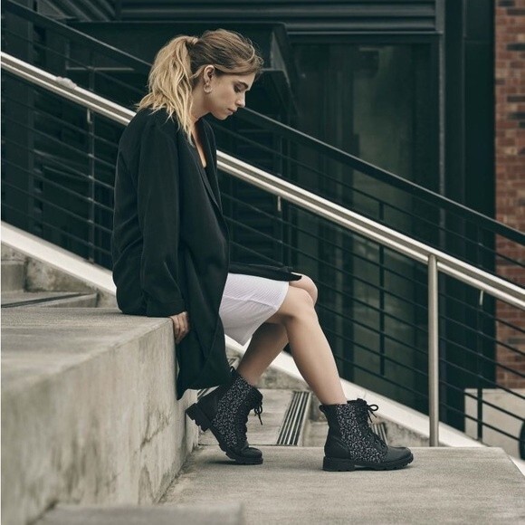 SOREL Lennox Genuine Shearling Waterproof Lace-Up Boot, Black/White, size 7.5 - Picture 2 of 7